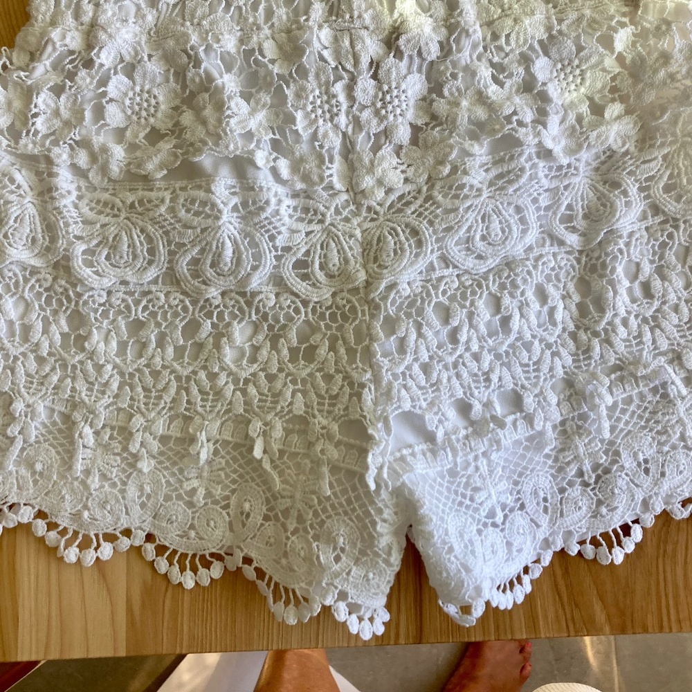 Whispers Lace white Shorts Elastic waist fitted shorts